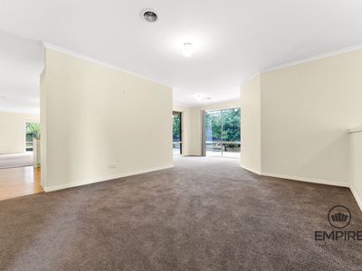 6 Greenfield Court, Cranbourne North