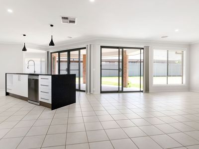 116 CAMBRIDGE DRIVE , Thurgoona