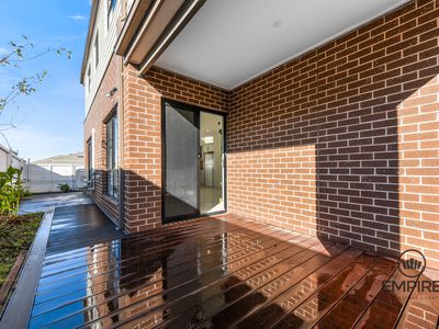7 Pump House Crescent, Clyde