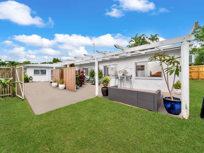 2 / 5 Ireland Crescent, Whitfield