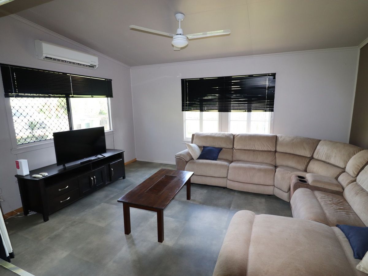 36 Planet Avenue, Atherton