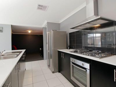 10 Narbone Way, Piara Waters