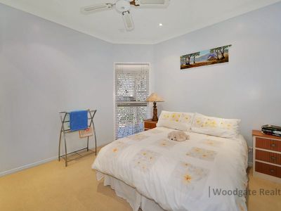 4 Dolphin Ct, Woodgate
