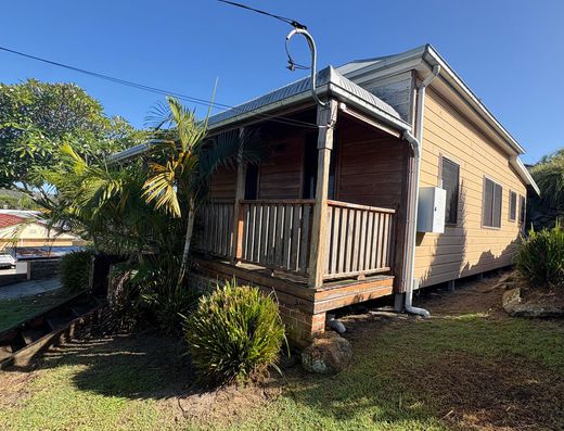 Central Maclean Location