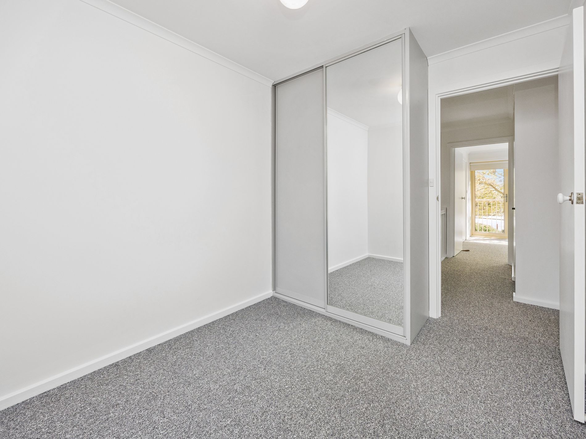 3 / 2 John Hindmarsh Frontage, Brompton