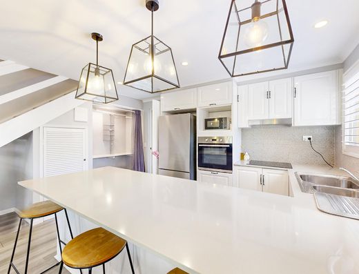 Ideal Unit in Small Gated Complex - Prime Location! image 10