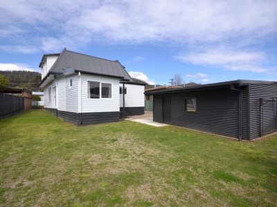 79 Lakeside Avenue , Mount Beauty