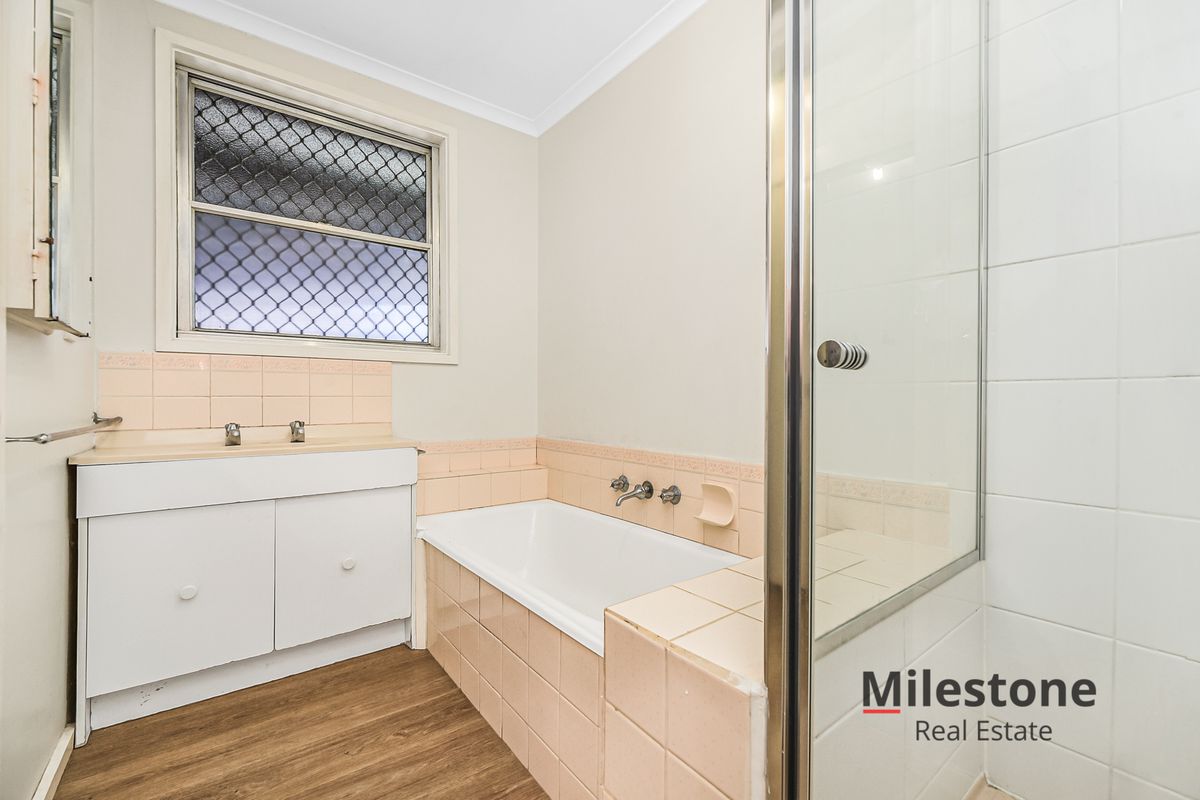 13 Fairbairn road, Cranbourne