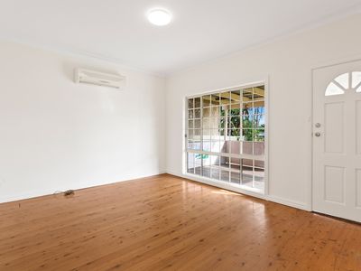 39 Deakin Street, Oak Flats