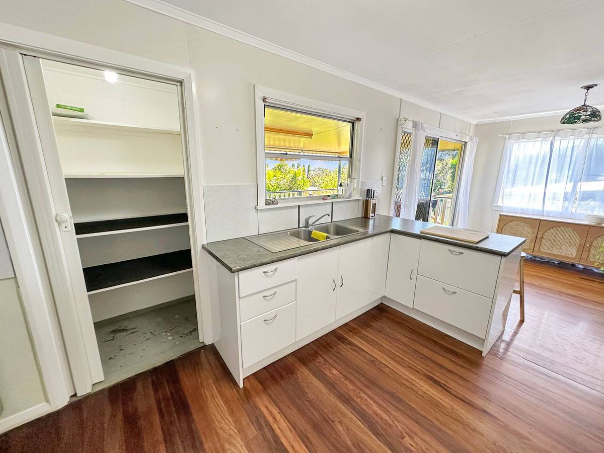 7 Eighth Avenue, Atherton