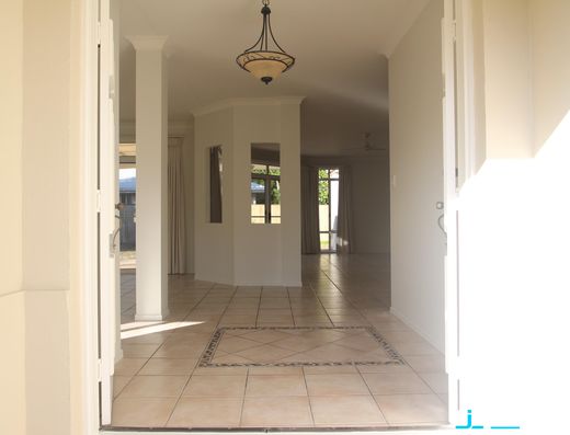 Noosa Waters Family Home image 2