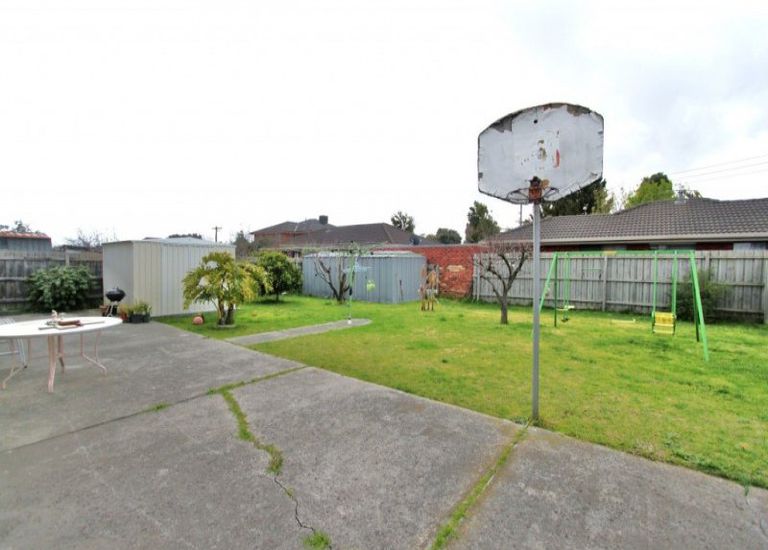 1449 Centre Road, Clayton