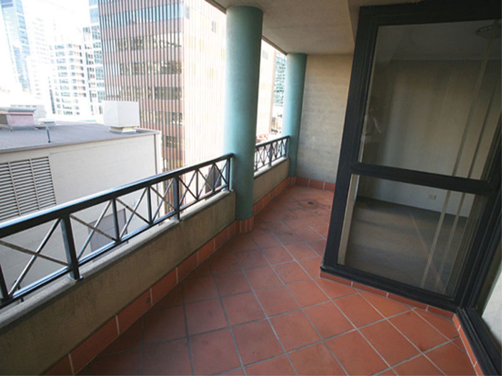 2002 / 1 Hosking Place, Sydney
