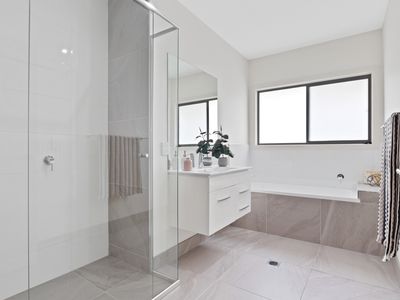 48 Azure Way, Coomera
