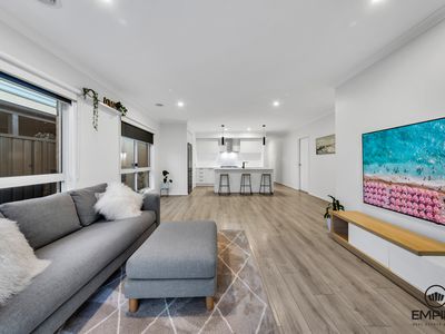 16 Modern Avenue, Clyde North