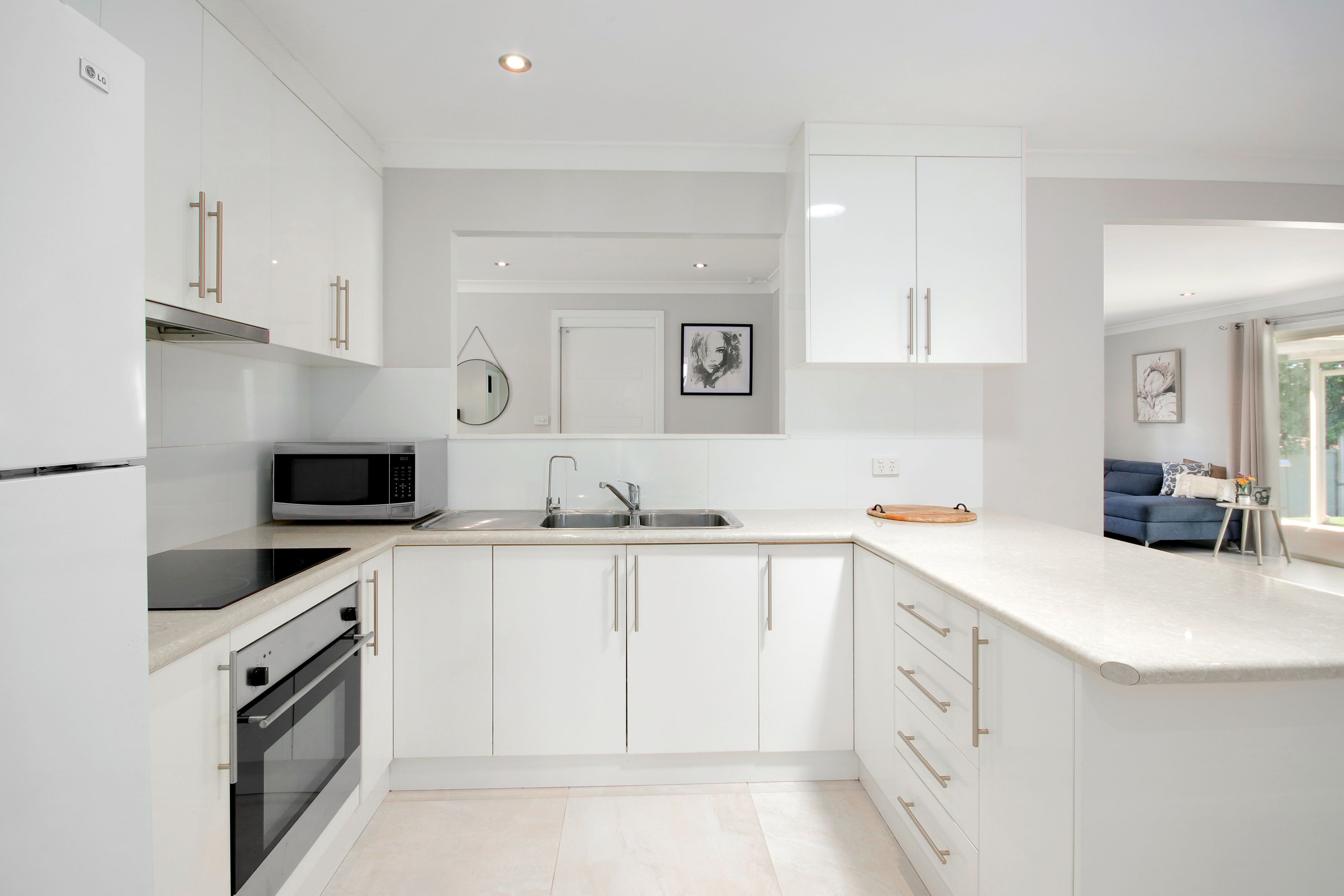 6 The Avenue, GLENMORE PARK