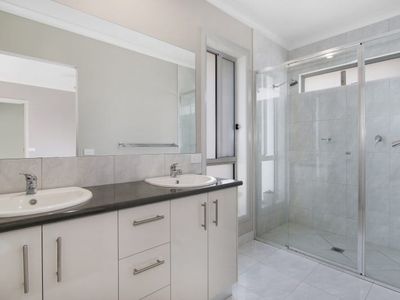 10 Howlong Rd, Rutherglen