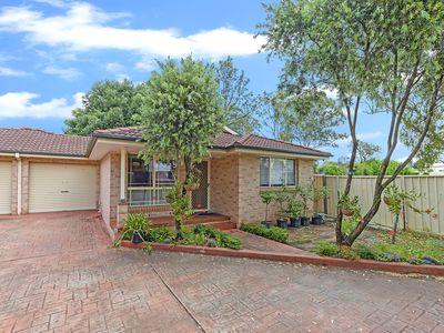 8 / 6 Lang Road, Casula