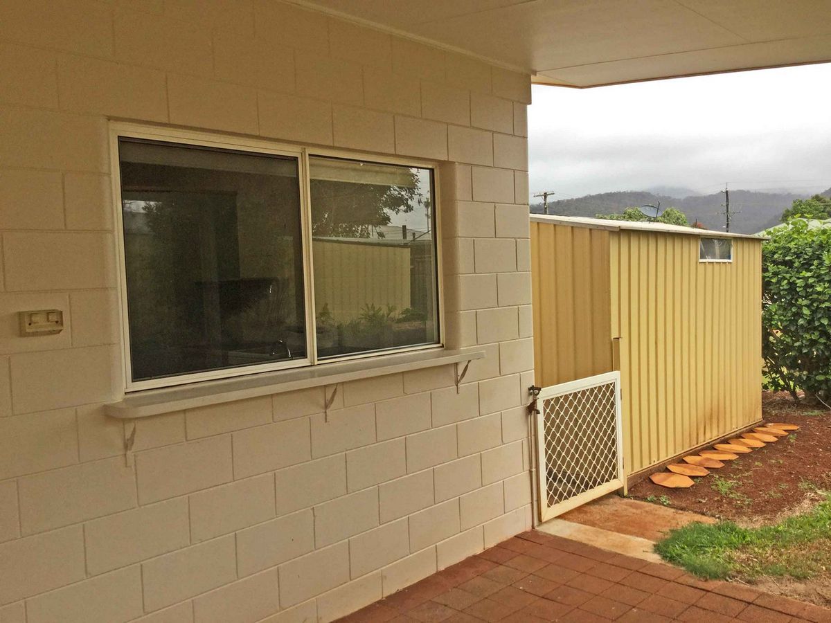 8 LARKIN CLOSE, Atherton