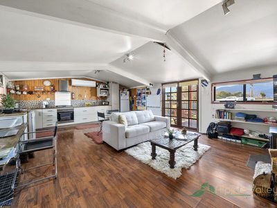 32 Young Crescent, Tawonga South