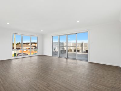 2 / 4 Addison Avenue, Lake Illawarra