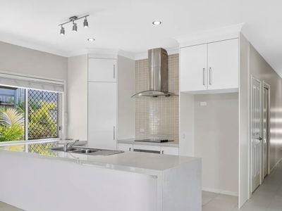 9 Lexington Drive, Lammermoor