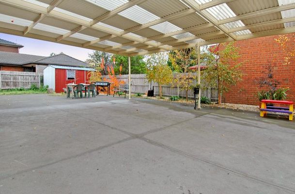 1 Bradford Avenue, Greenvale