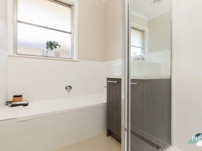 5 Centre Avenue, Werribee
