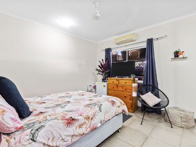 2 / 2 Priore Court, Moulden