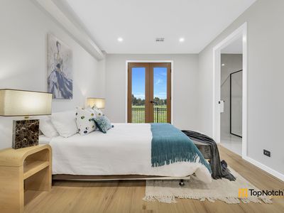 18 Ambient Crescent, Beveridge
