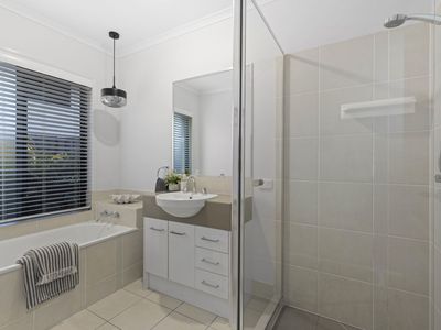 33 Sylvateere Crescent, Wakerley