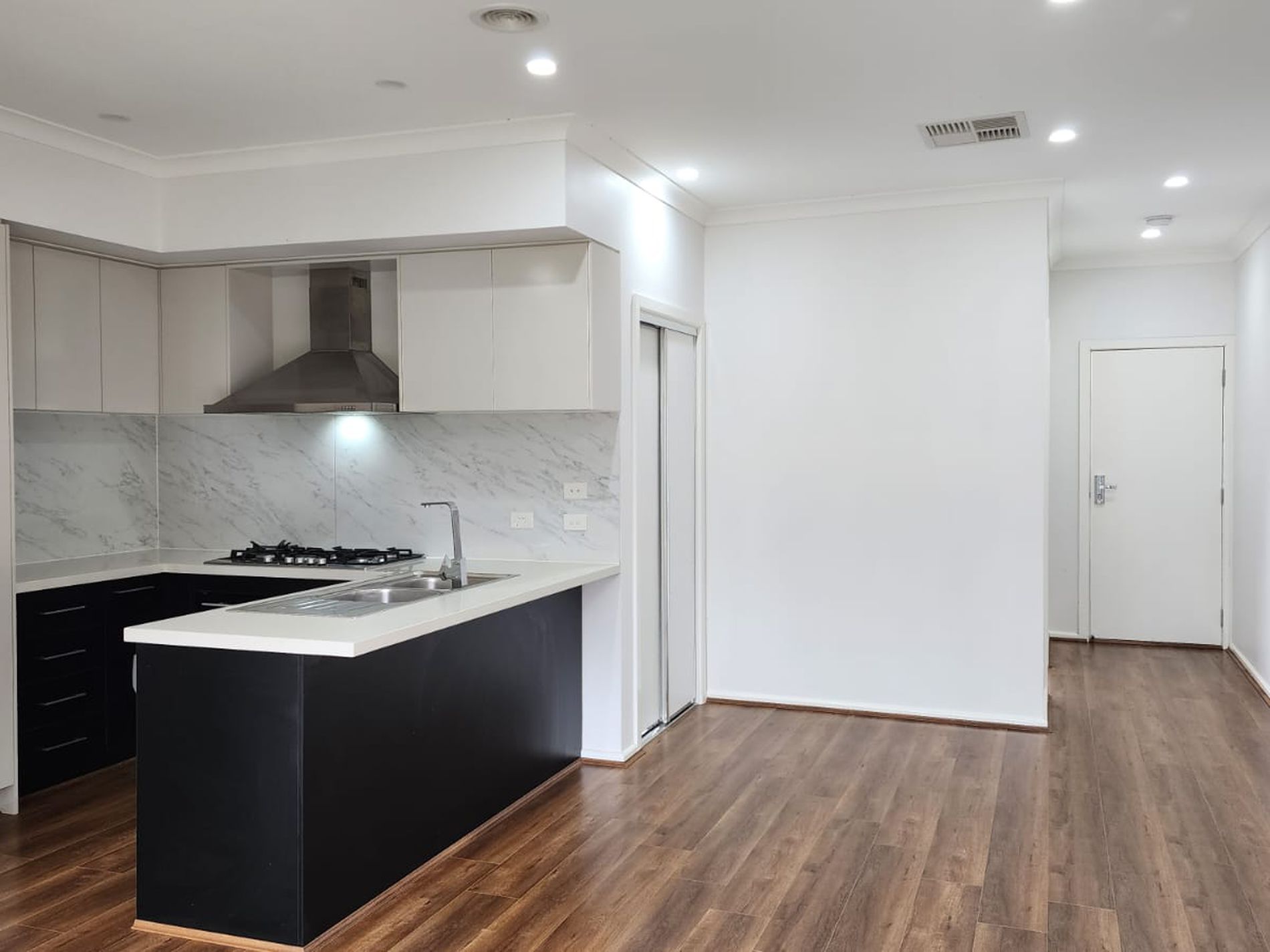 2 / 29 Cassowary Avenue, Werribee