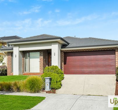 10 St Gwinear La, Cranbourne North