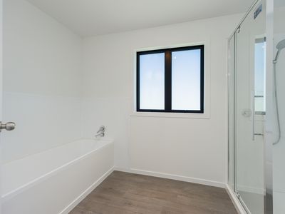 20 Journeys End, Tapora