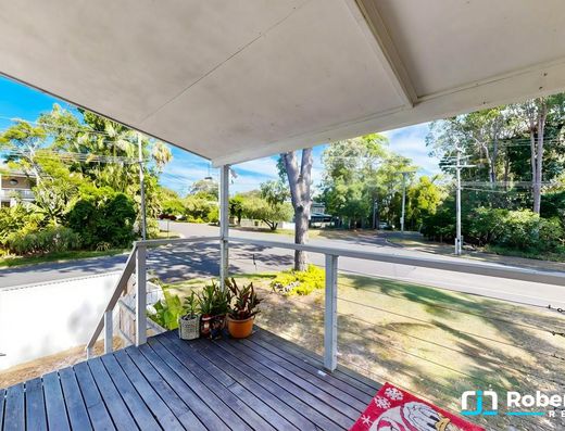Renovated queenslander in the heart of Boreen Point. image 2