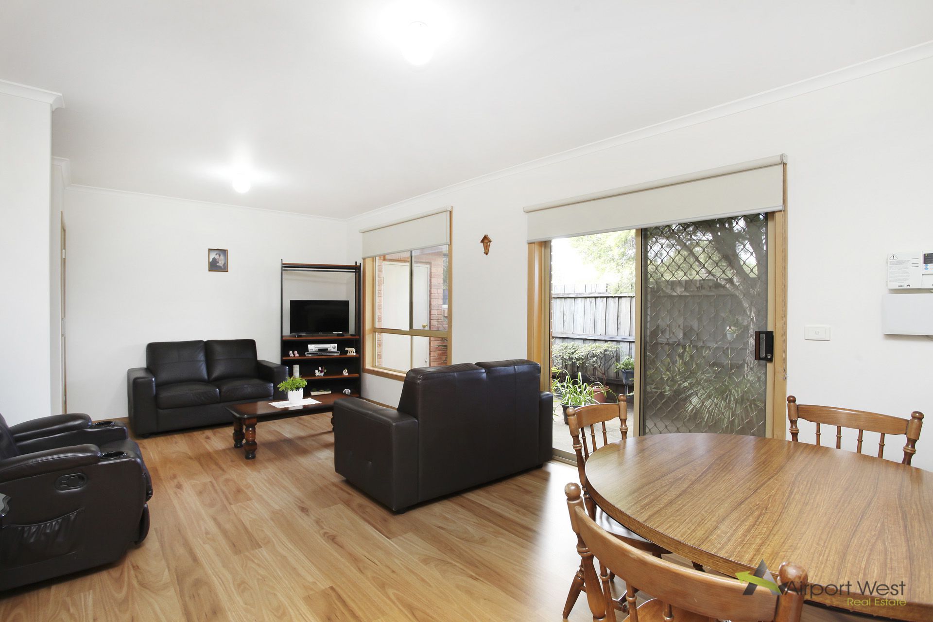 4 / 6 Warwick Place, Tullamarine