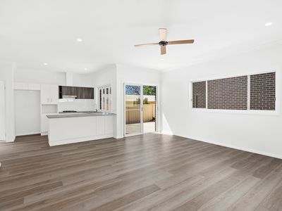 2 / 33 Barton Street, Oak Flats