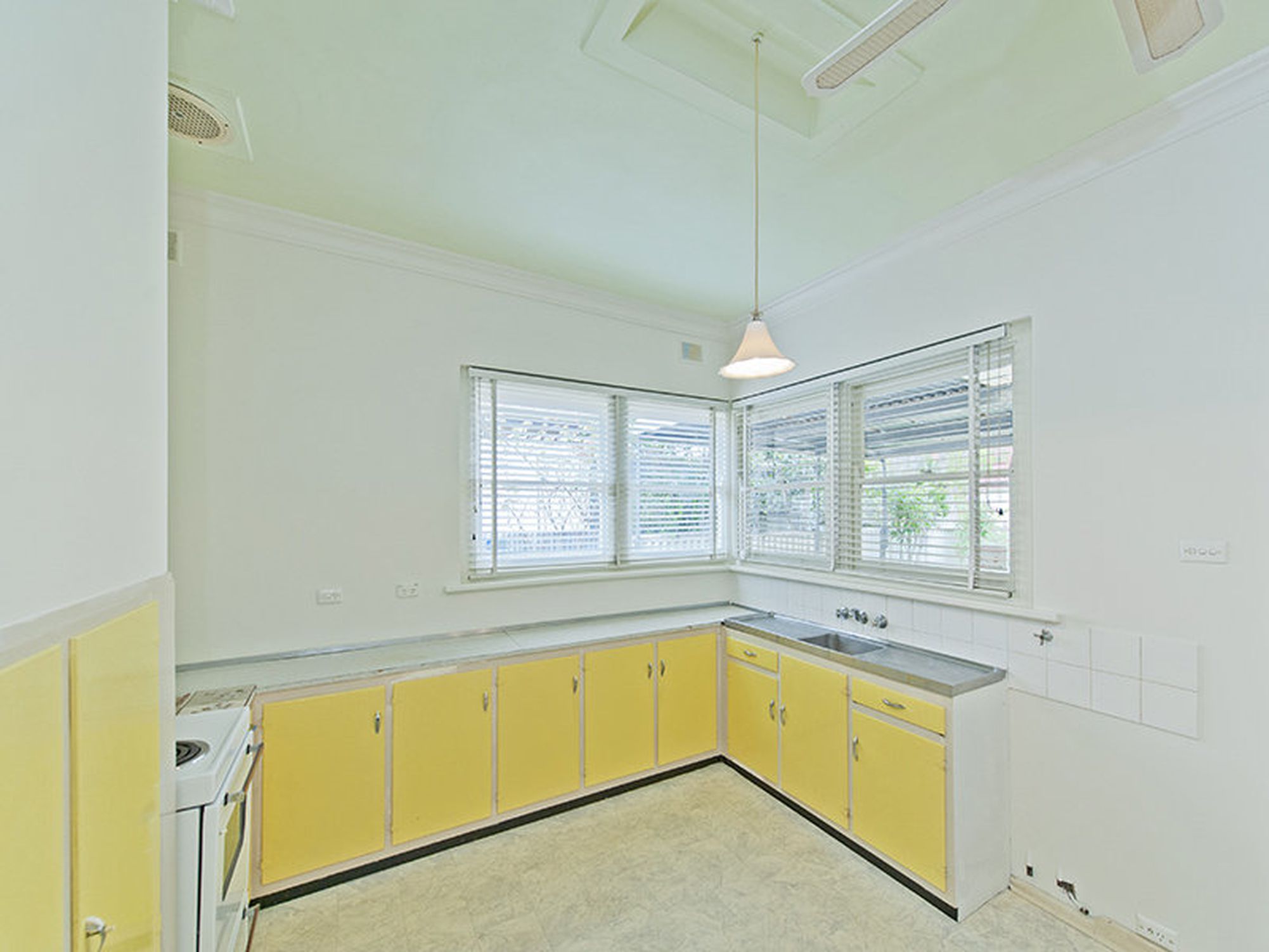 12 Bond Court, Woodville North