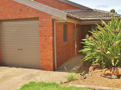 2 / 15 High Street, Werribee