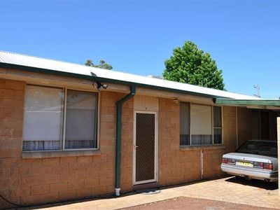 2 / 91 Farnell Street, Forbes