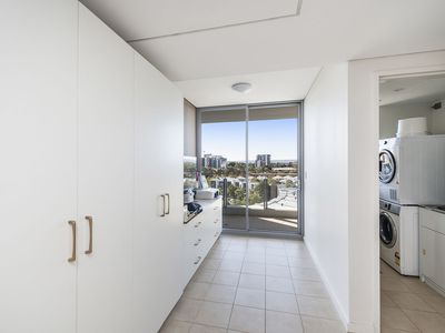 806 / 19 The Circus, Burswood