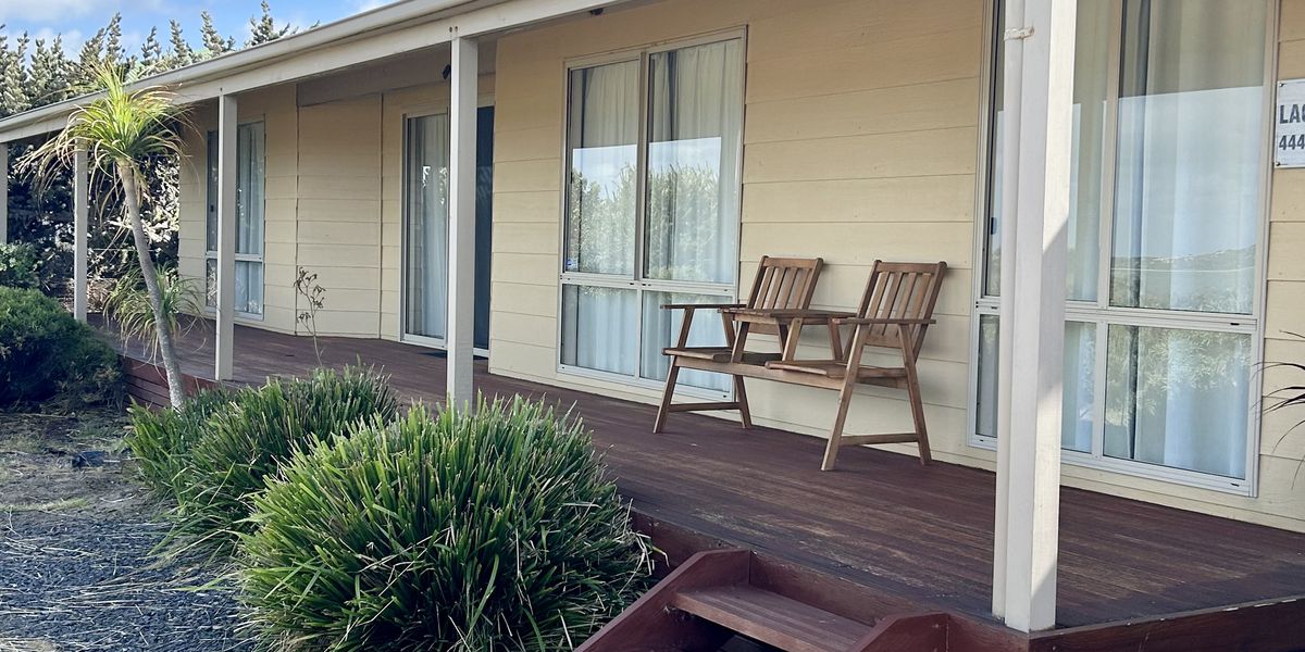 Beautifully presented 3 Bedroom property with magnificent views of the Coorong National Park