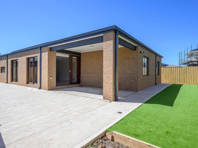 7 Ruislip Grove, Werribee