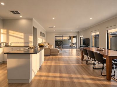 18 Barclay Way, Piara Waters