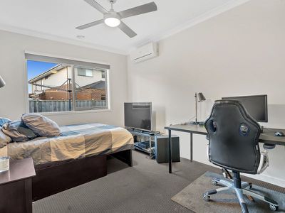8 Malmesbury Road, Cranbourne North