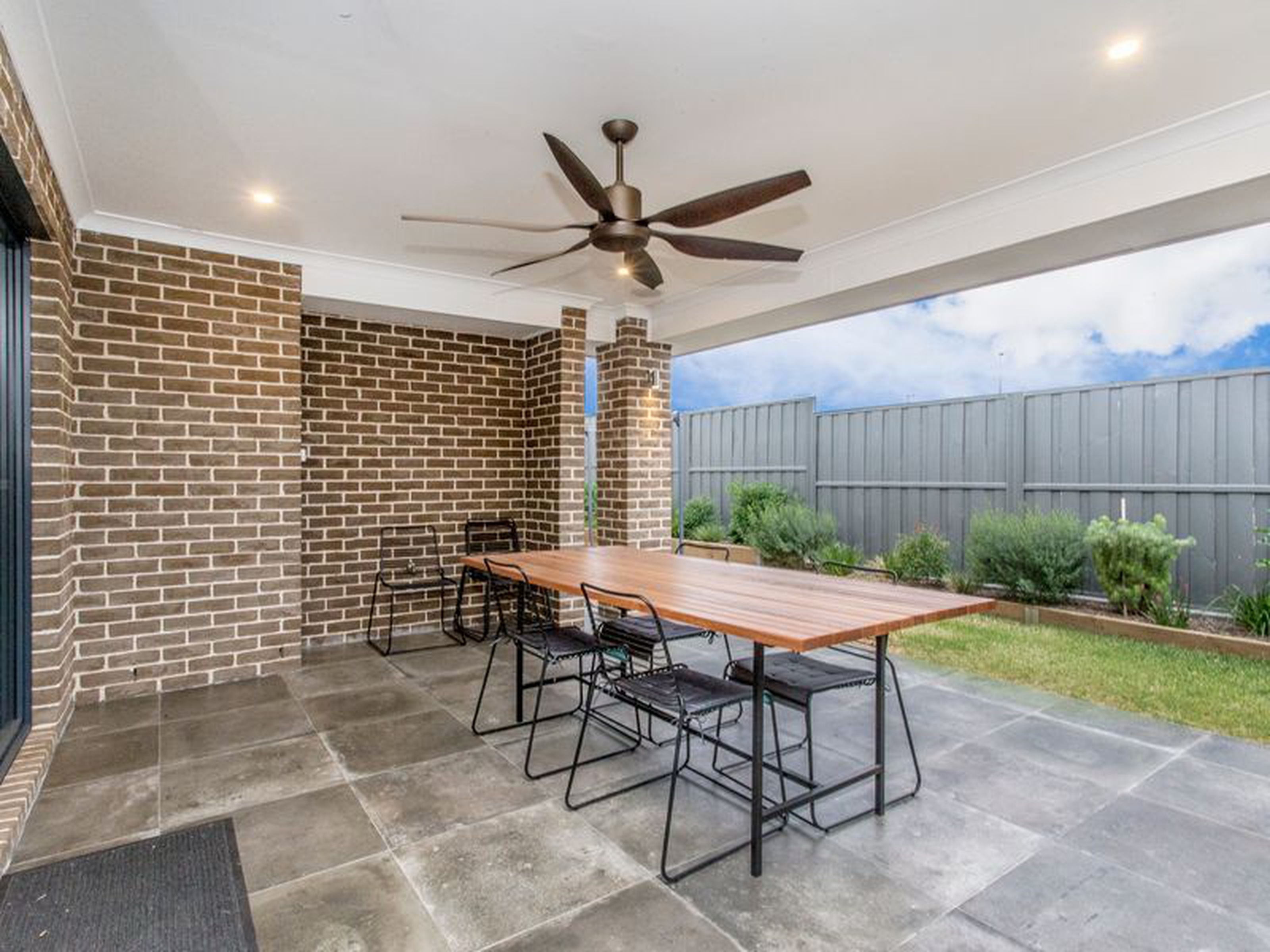 9 James Riley Drive, GLENMORE PARK