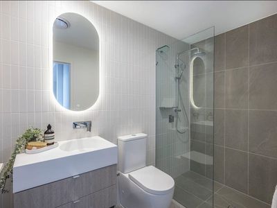 1101 / 15-17 Cannes Ave, Surfers Paradise