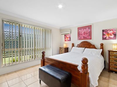 4 Oakmont Ave, Oxley