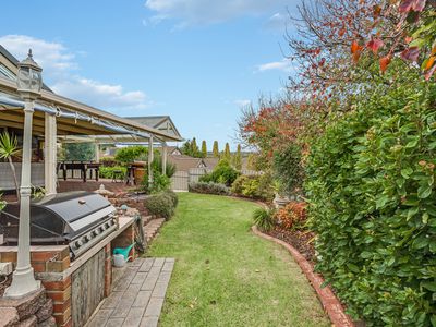 8 Flame Tree Court, Greenwith