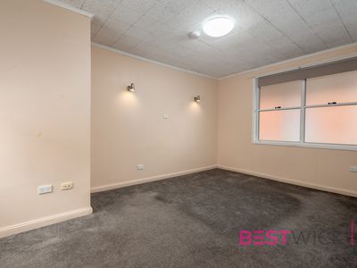 2 / 235 Russell Street, Bathurst
